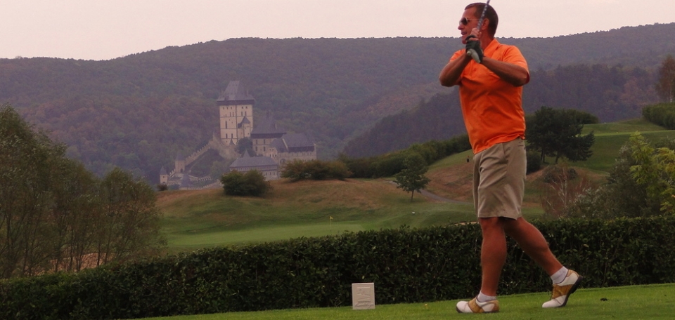 KARLŠTEJN: čtvrteční turnaj na krásném hřišti