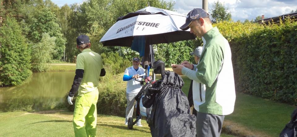 MALEVIL: Oto Kinský HOLE IN ONE