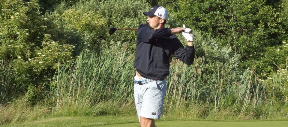 MALEVIL: Oto Kinský HOLE IN ONE