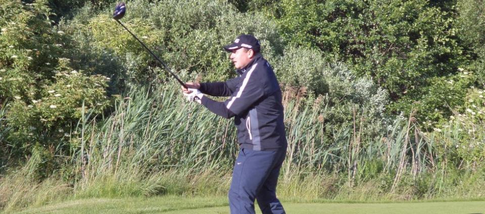 MALEVIL: Oto Kinský HOLE IN ONE